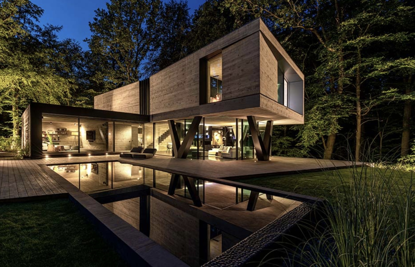 Aus der Projektgalerie von statik-jehle.de: Wohnhaus mit auskragendem Holz-Obergeschoss auf V-Stützen
